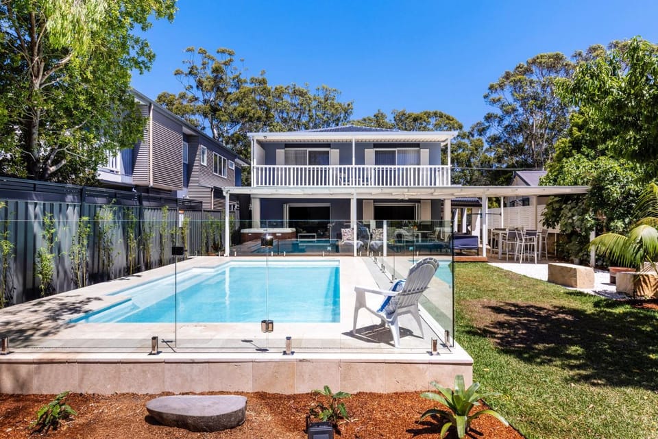 35 South - Pet Friendly Beach House with Pool, Spa House in Huskisson