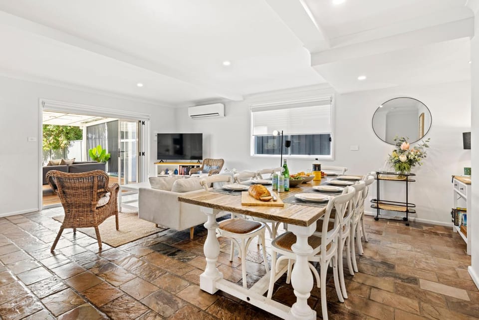 35 South - Pet Friendly Beach House with Pool, Spa House in Huskisson