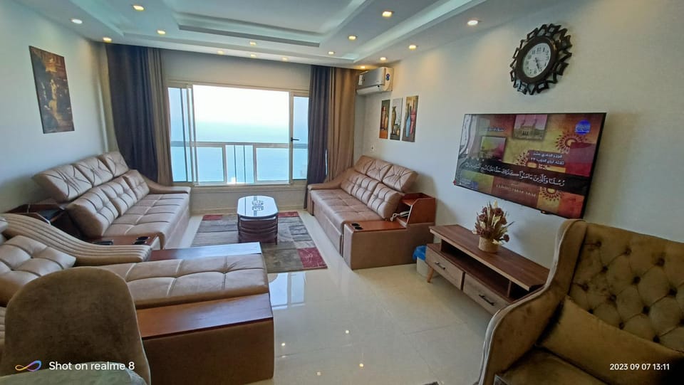 Communal lounge/ TV room, TV and multimedia, Living room, Seating area