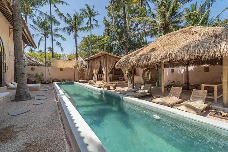 Property building, Patio, Day, Garden, Garden view, Pool view, Swimming pool, sunbed