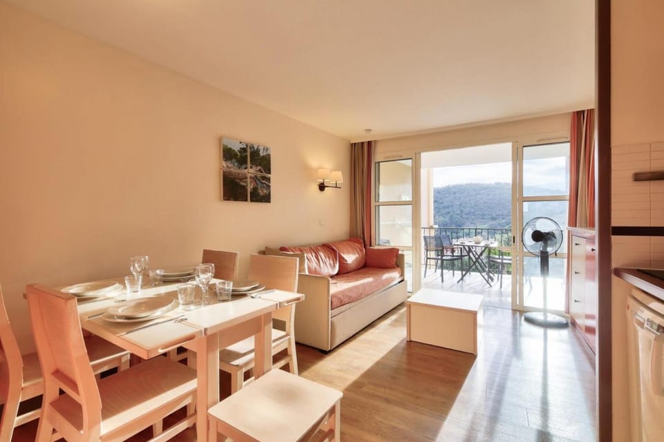Bed, kitchen