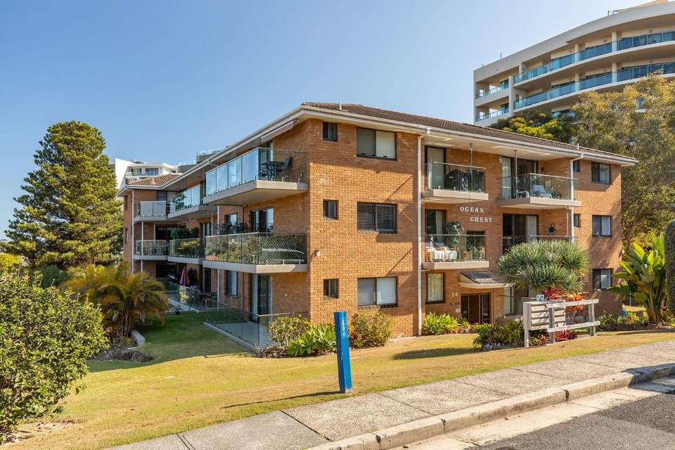 Property building, Day, Garden, Street view