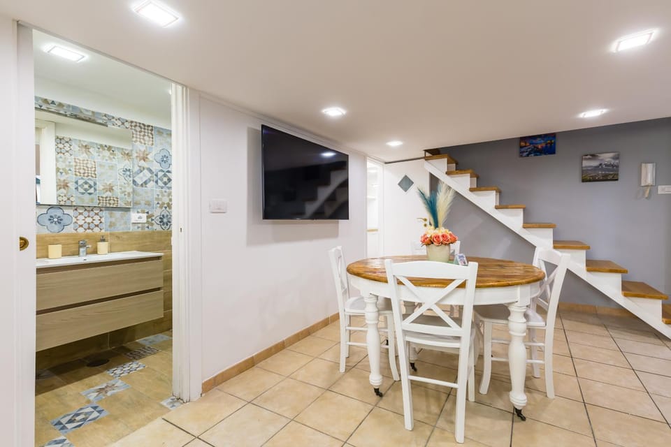 TV and multimedia, Dining area