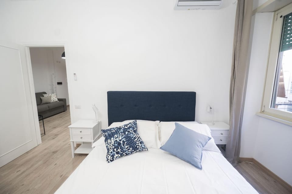 Bed, Photo of the whole room, Bedroom, air conditioner