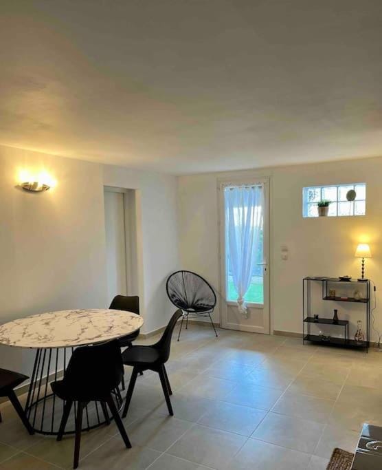 Joli T3 dans villa avec jardin et parking Apartment in Marseille