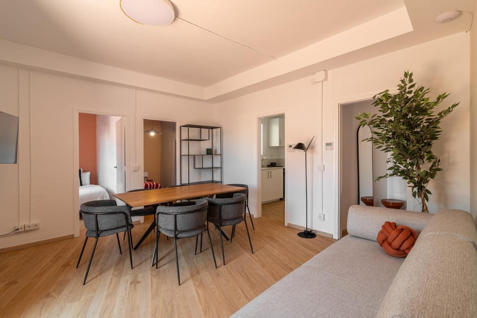 Kitchen or kitchenette, Seating area, Dining area