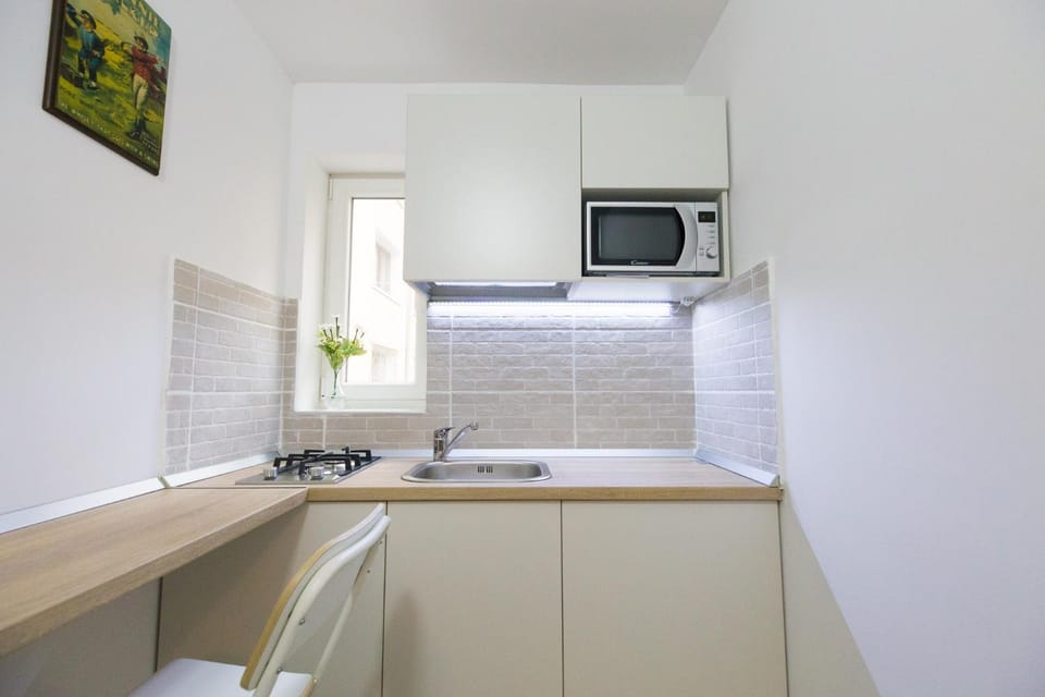 microwave, stove, kitchen