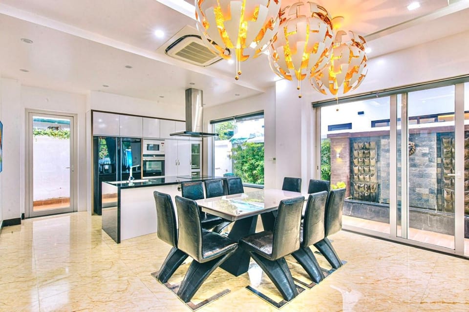 BBQ facilities, Kitchen or kitchenette, Seating area, Dining area