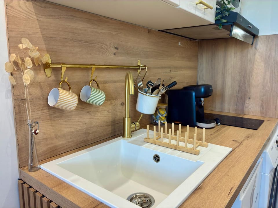 Kitchen or kitchenette, stove, kitchen