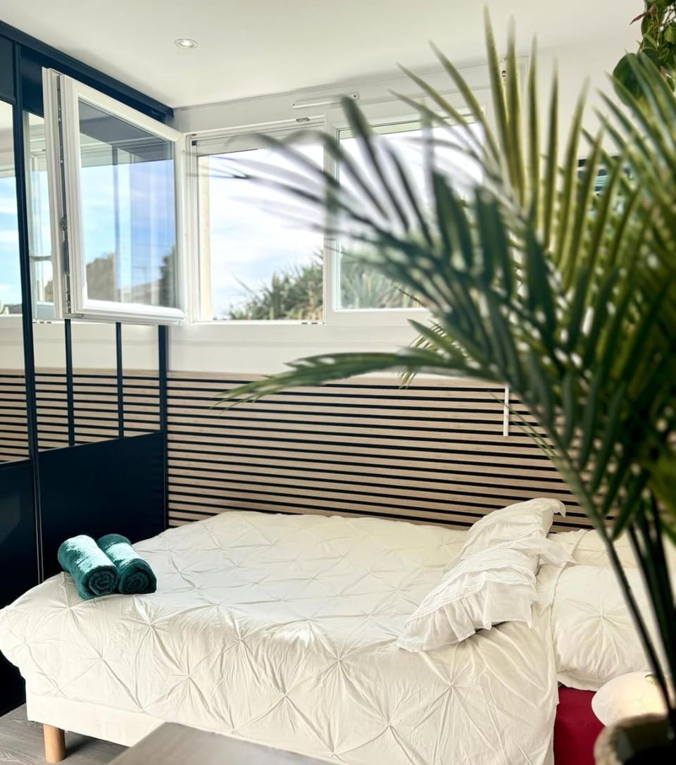 Bed, Photo of the whole room, Bedroom, Garden view, Garden view, towels