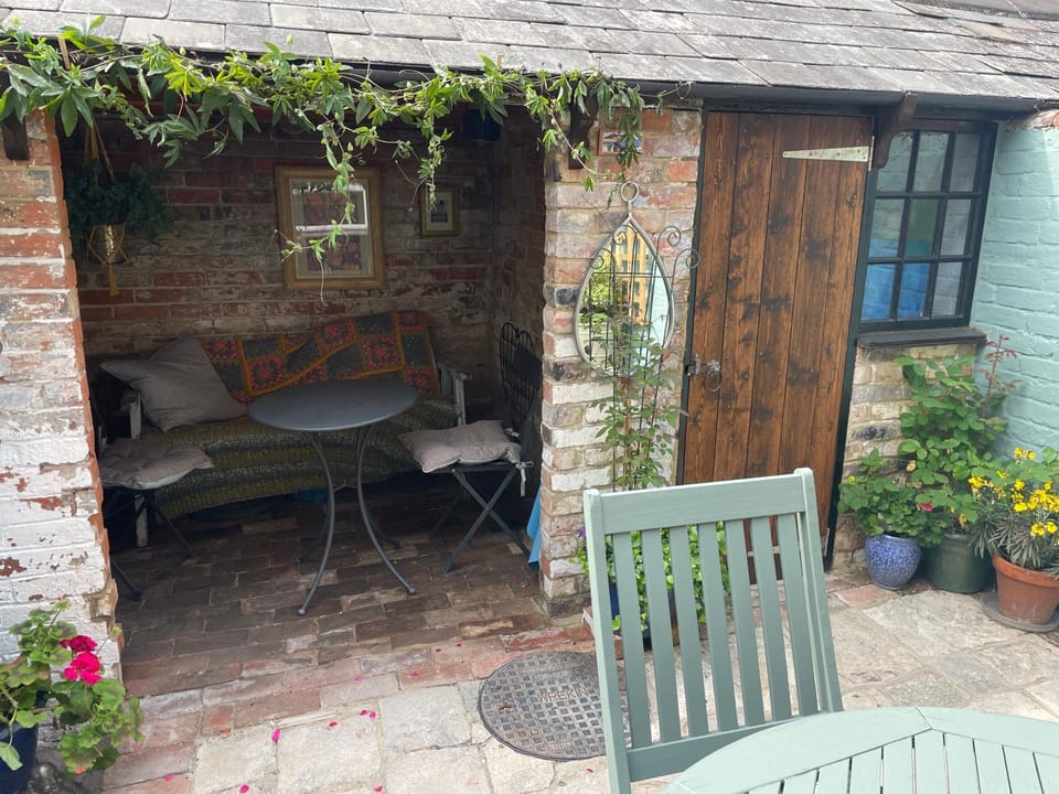 Patio, Spring, Day, Garden, Dining area, Garden view