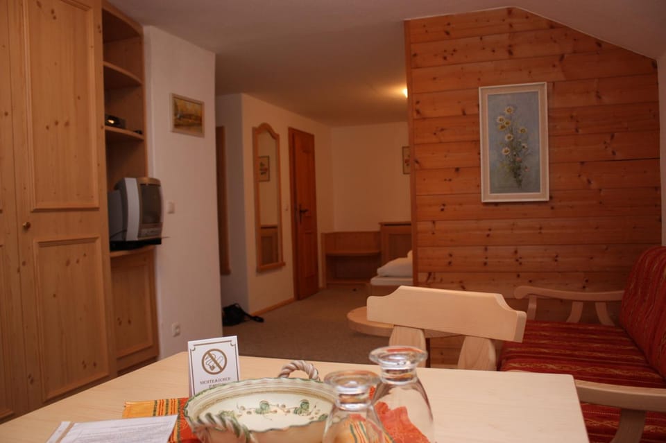 Living room, Photo of the whole room