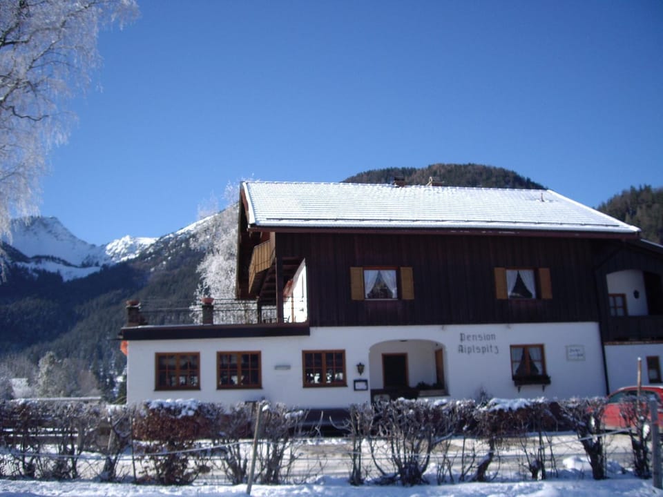 Property building, Facade/entrance, Winter
