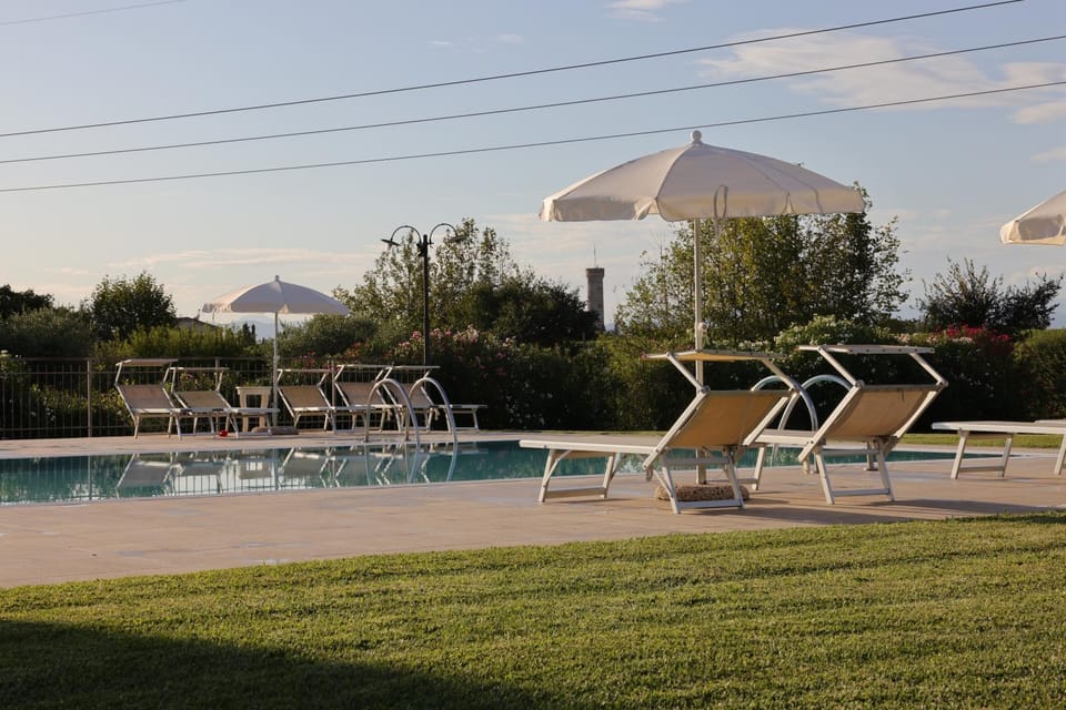 Day, Natural landscape, Pool view, Swimming pool, sunbed