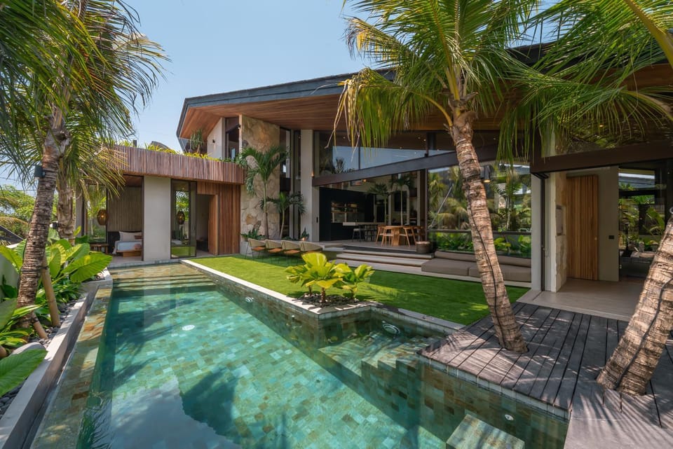 Ohlala - Luxury Tropical Escape in Pererenan Villa in North Kuta