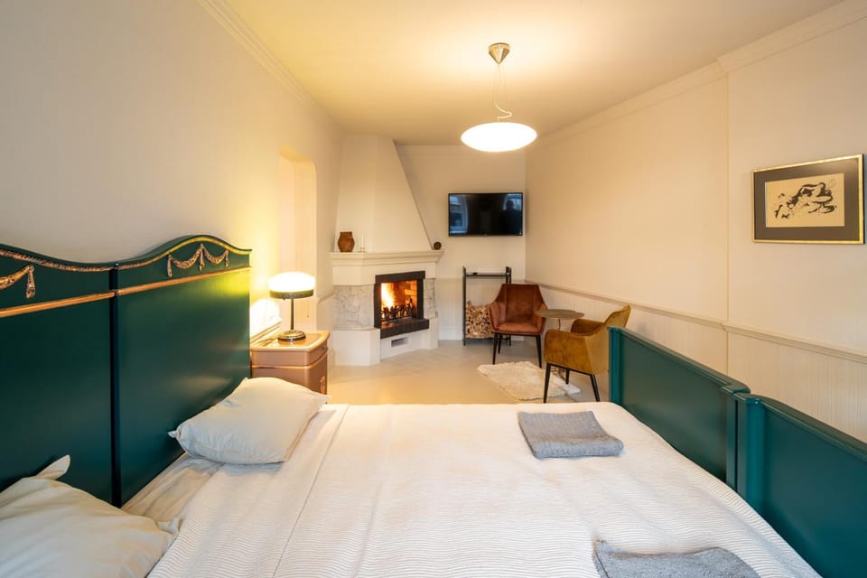 Bed, TV and multimedia, Photo of the whole room, Seating area