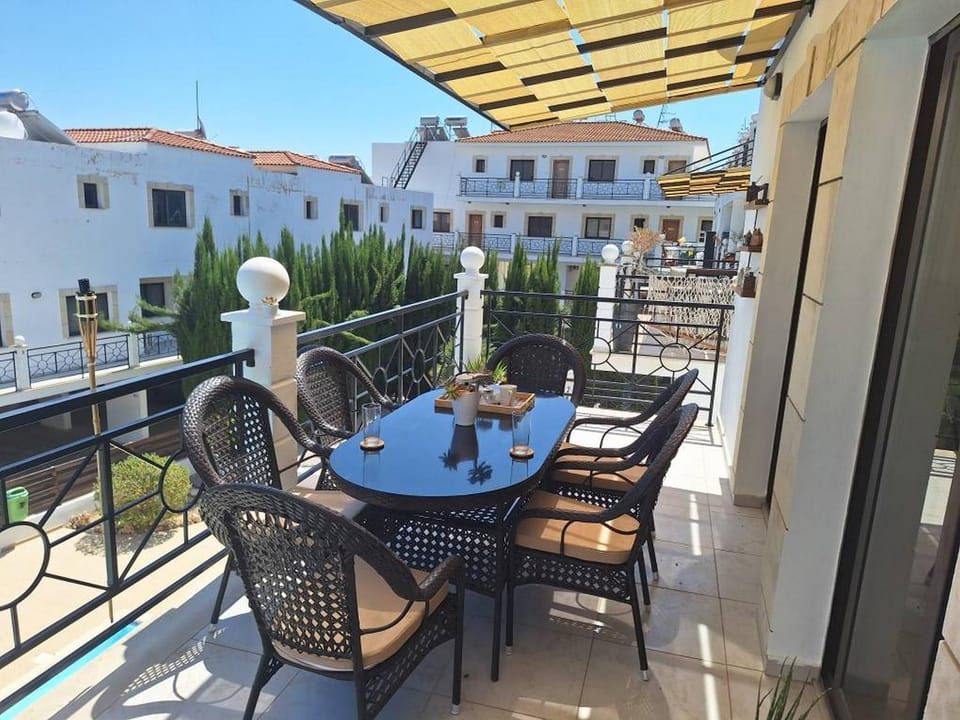 Day, View (from property/room), Balcony/Terrace, Dining area, Pool view, Pool view
