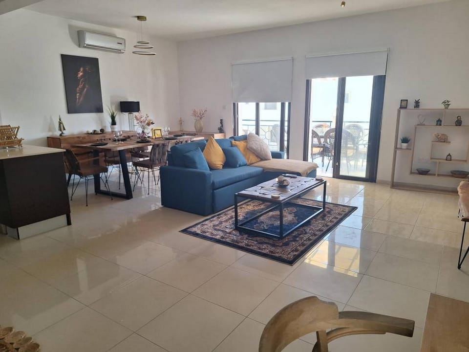 Living room, Seating area, Dining area, air conditioner