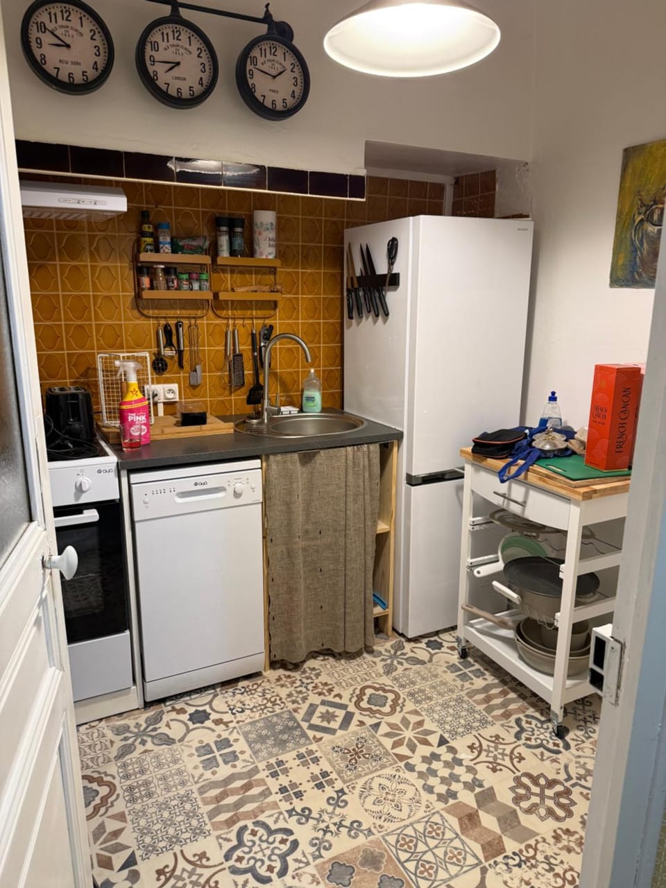 Kitchen or kitchenette