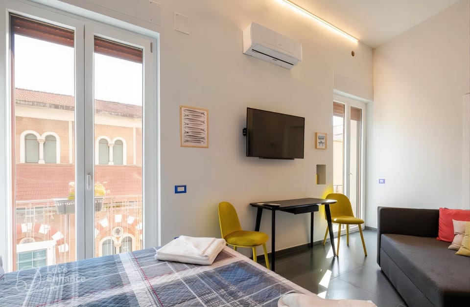 Bed, TV and multimedia, Bedroom, air conditioner