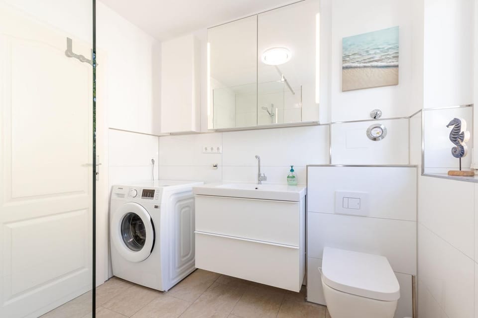 Toilet, Bathroom, washing machine