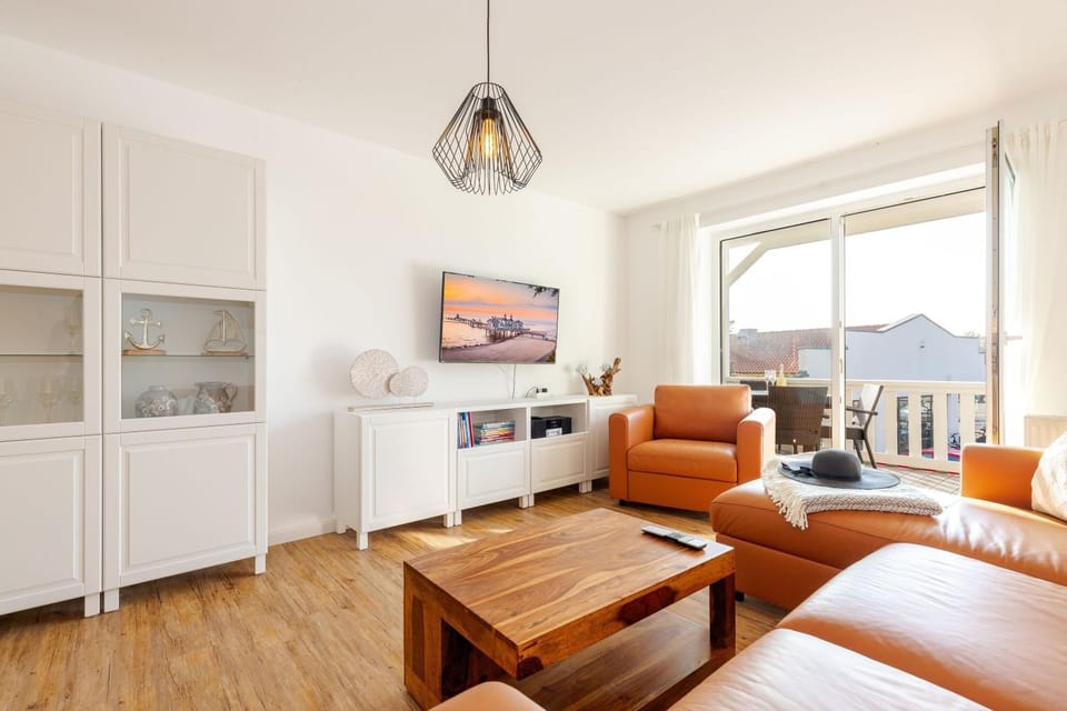 TV and multimedia, Balcony/Terrace, Living room, Seating area