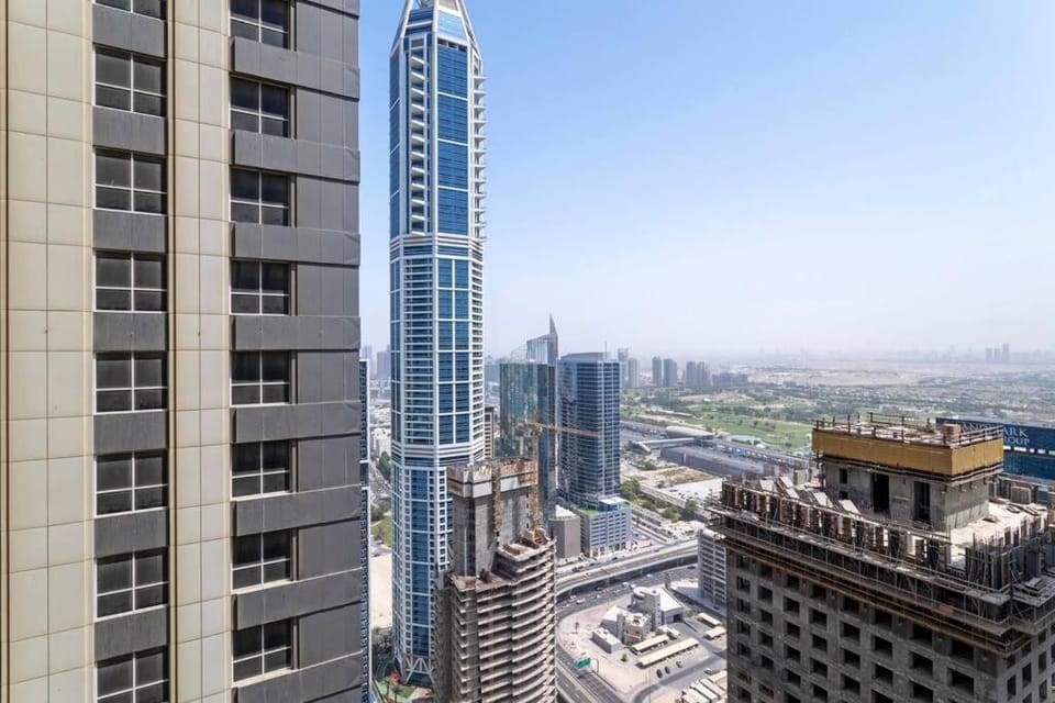 StoneTree - Amazing 1BR Apartment with Balcony Apartment in Dubai