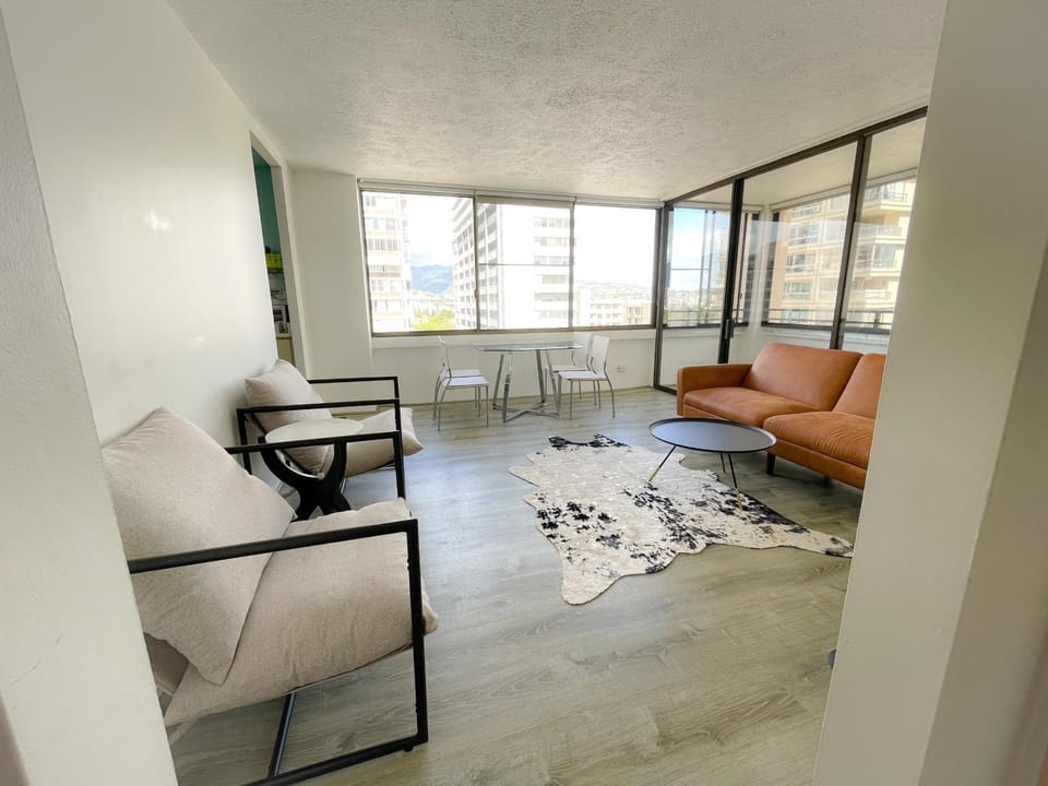 Chic Waikiki Skytower 1-Bedroom Apartment in Honolulu