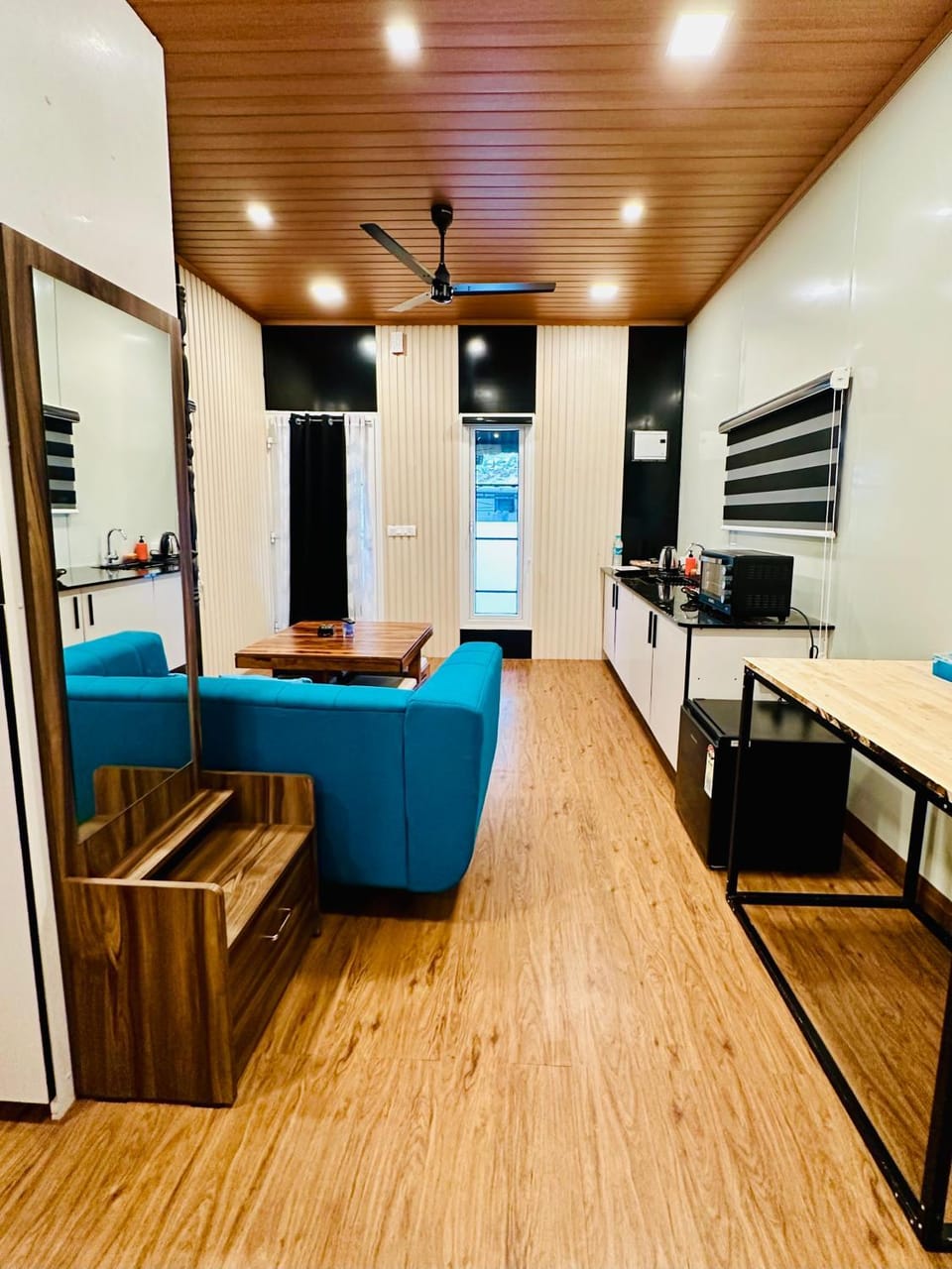 Kitchen or kitchenette, Living room, Seating area