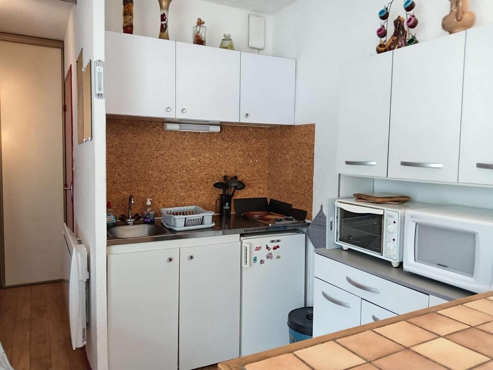 Résidence Marmottes - Studio cabine avec place de parking couvert privï¿½ MAE-8274 Cabin in Occitanie