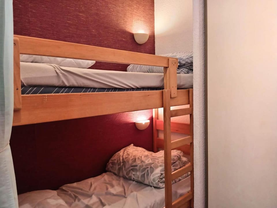 Résidence Marmottes - Studio cabine avec place de parking couvert privé MAE-8274 Cabin in Aragon