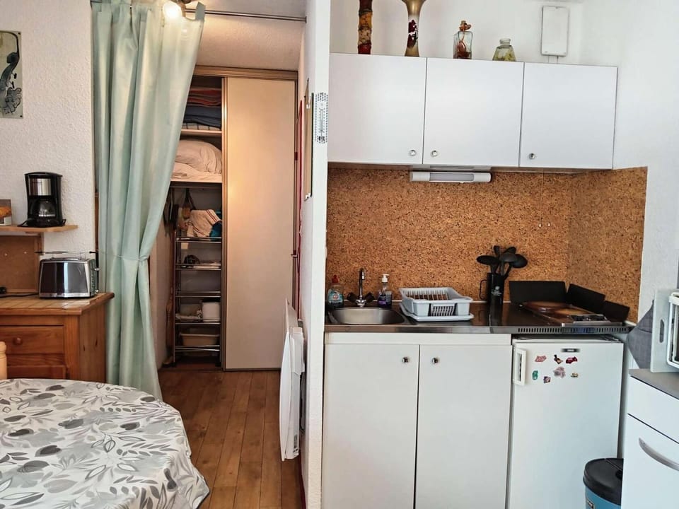 Résidence Marmottes - Studio cabine avec place de parking couvert privé MAE-8274 Cabin in Aragon