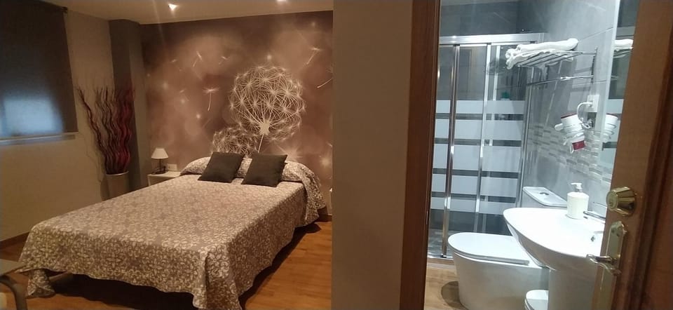 Shower, Bed, Bathroom, Photo of the whole room, towels