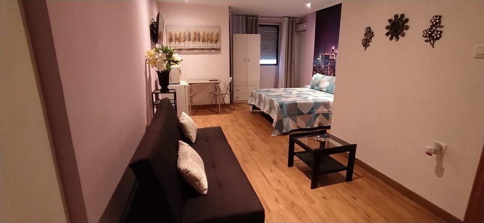 Bed, Photo of the whole room, Seating area, Bedroom