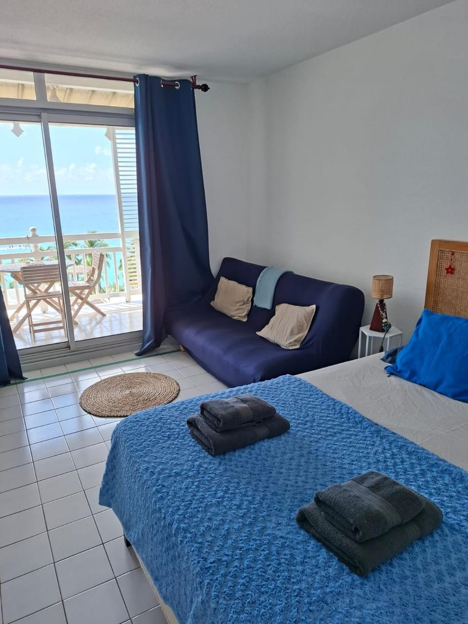 Bed, Natural landscape, Photo of the whole room, Seating area, Bedroom, Sea view, towels