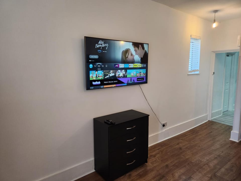 Communal lounge/ TV room, TV and multimedia