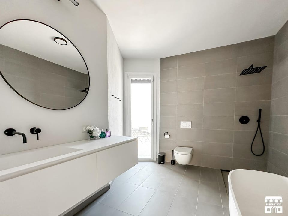 Shower, Toilet, Bathroom, Bath
