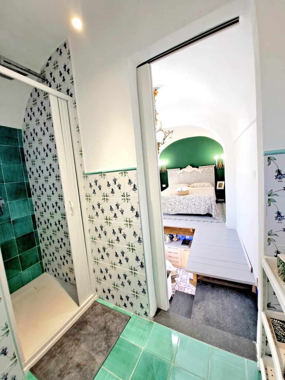 Shower, Bathroom, Photo of the whole room, Bedroom