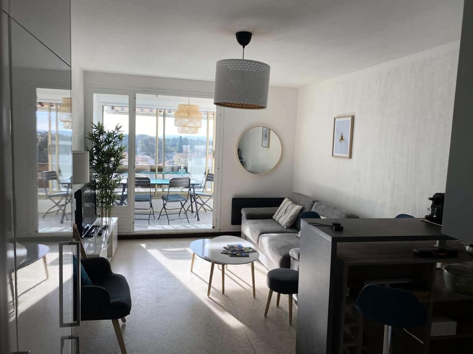 Résidence Porquerolles - Joli T1 à Bandol avec vue petite vue mer MAE-8734 Apartment in French Riviera