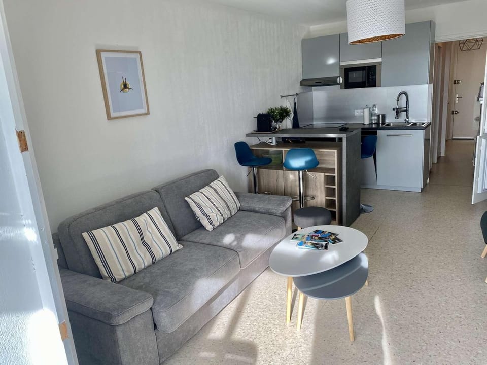 Résidence Porquerolles - Joli T1 à Bandol avec vue petite vue mer MAE-8734 Apartment in French Riviera