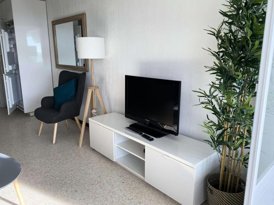 Résidence Porquerolles - Joli T1 à Bandol avec vue petite vue mer MAE-8734 Apartment in French Riviera