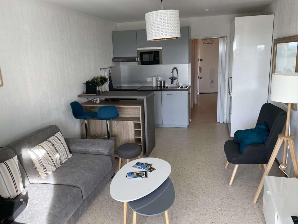Résidence Porquerolles - Joli T1 à Bandol avec vue petite vue mer MAE-8734 Apartment in French Riviera
