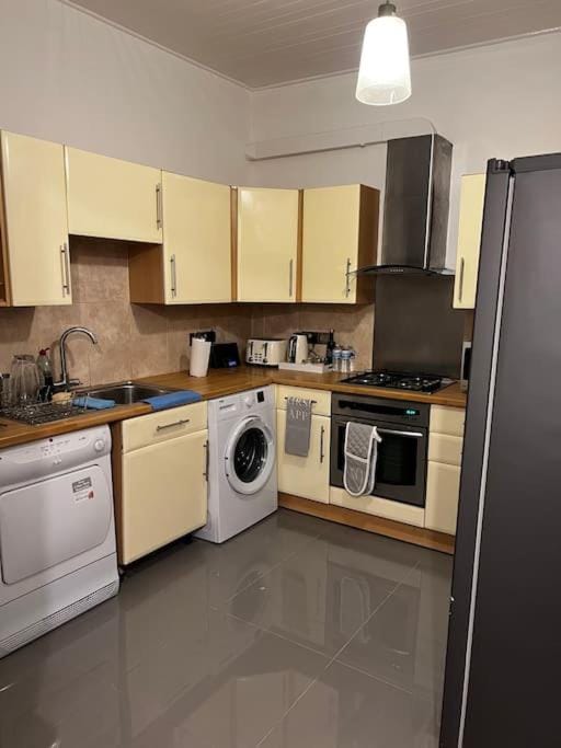 A Beautiful Four Bedroom family Home House in London