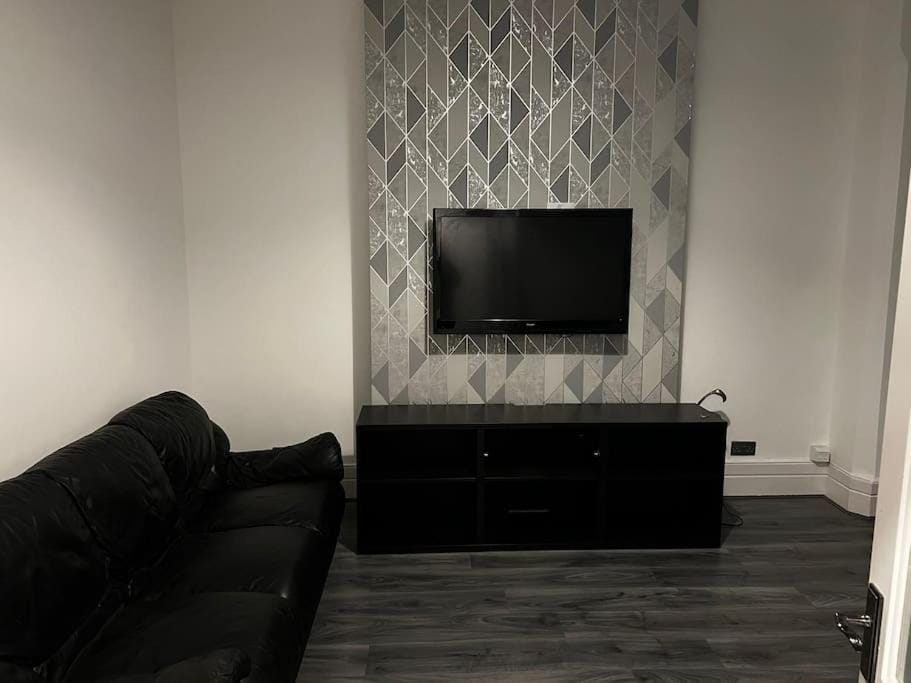 A Beautiful Four Bedroom family Home House in London