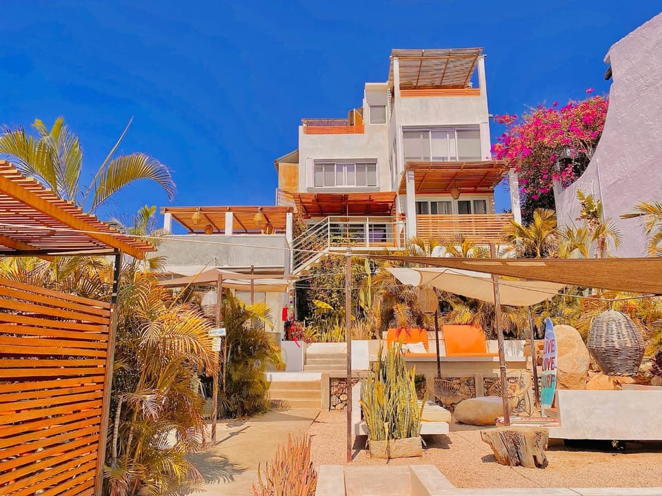 Property building, Day, Garden, Garden, Balcony/Terrace, Garden view