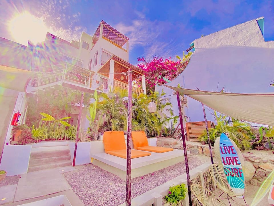 Property building, Patio, Day, Garden, Balcony/Terrace, Living room, Seating area, Garden view, sunbed