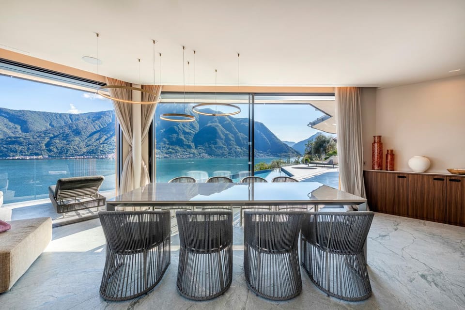 Living room, Dining area, Lake view