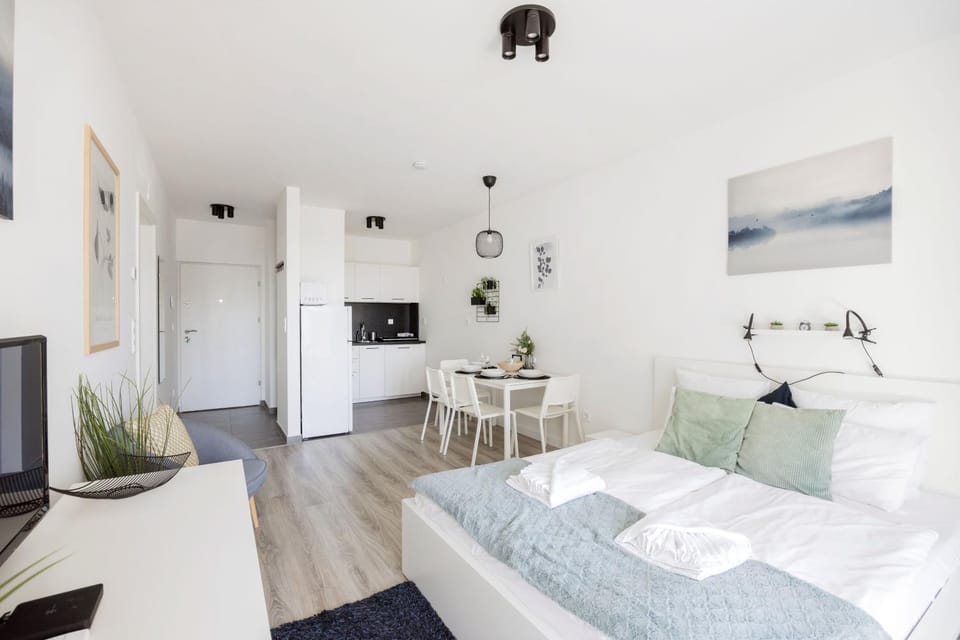 Bed, Kitchen or kitchenette, Living room, Dining area