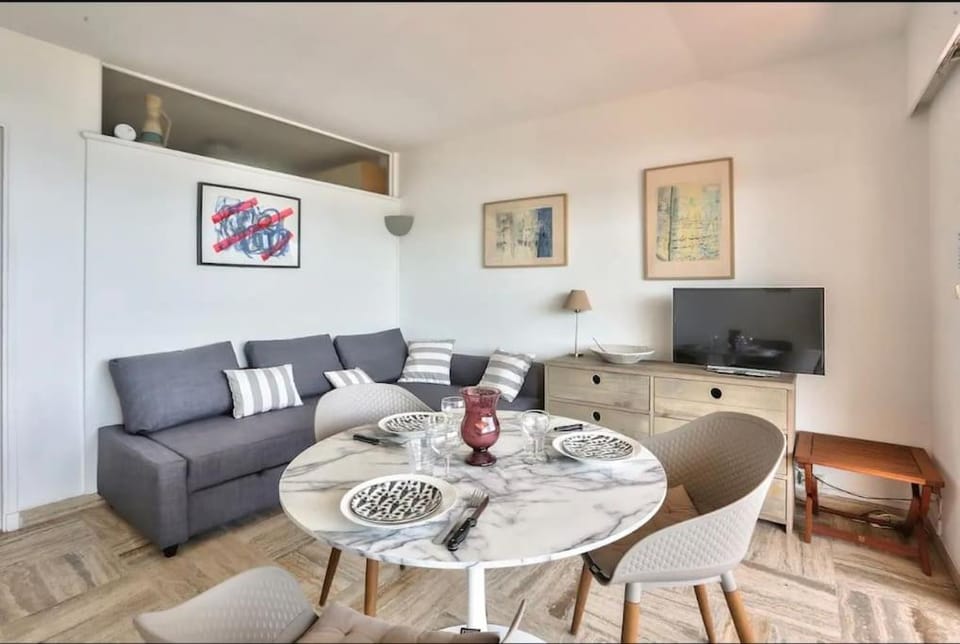 Superbe T2 avec Terrasse de 16m2 Vue mer XXL Apartment in Saint-Raphael