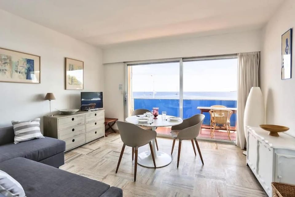 Superbe T2 avec Terrasse de 16m2 Vue mer XXL Apartment in Saint-Raphael